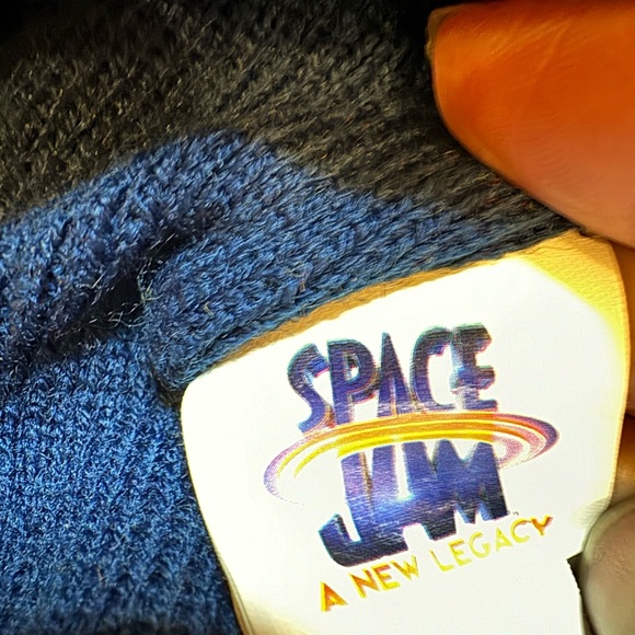 Space Jam Striped Beanie Hat with two Space Jam characters included - Picture 4 of 6